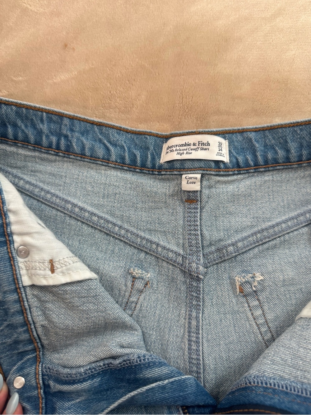 Abercrombie & Fitch Curve Love 90s Relaxed Cutoff Jean Shorts - Picture 3 of 5